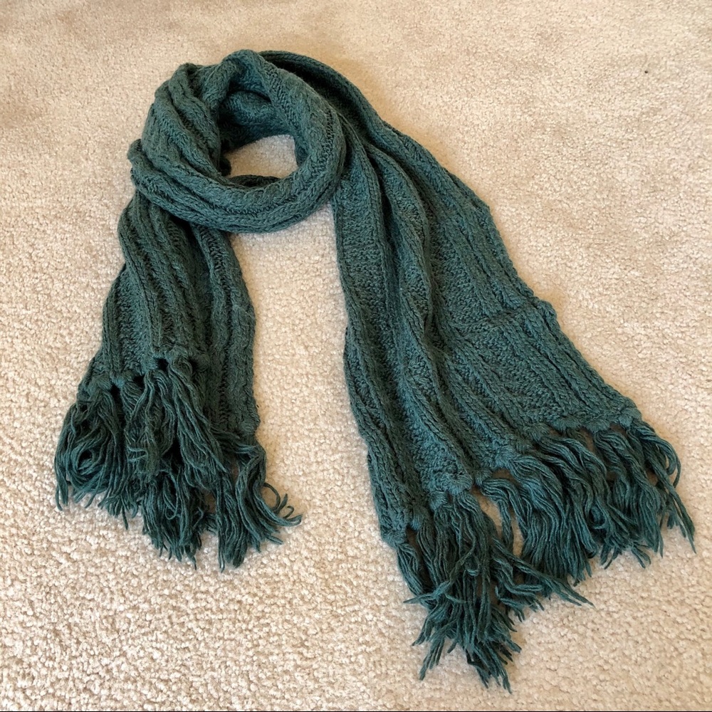 Oversize green knit tassel scarf